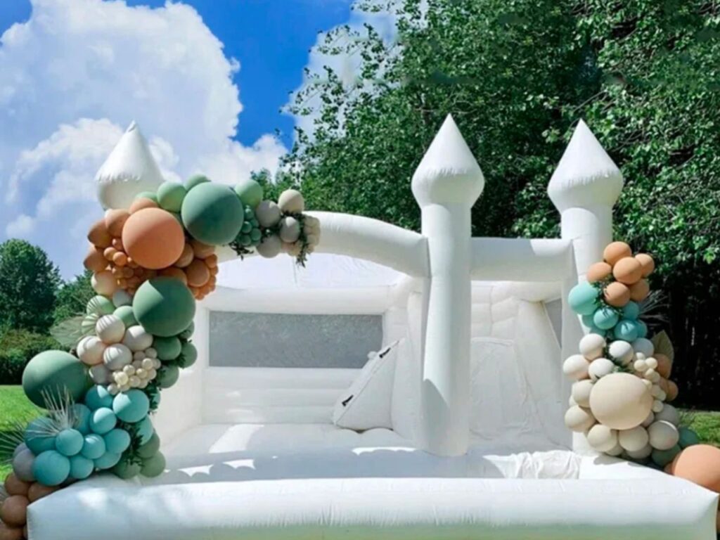 Location château gonflable mariage Gironde Location château gonflable blanc mariage Bordeaux