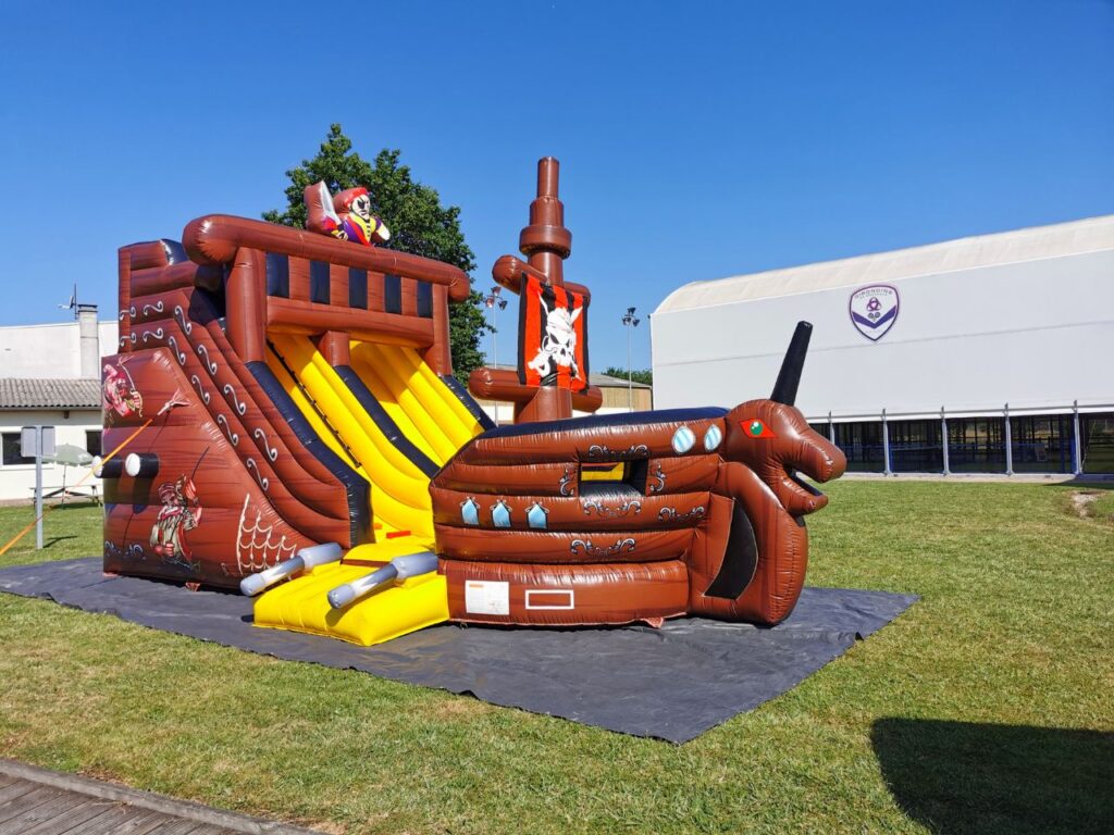 Loueur de châteaux gonflables Gironde Location château gonflable bateau pirate Bordeaux