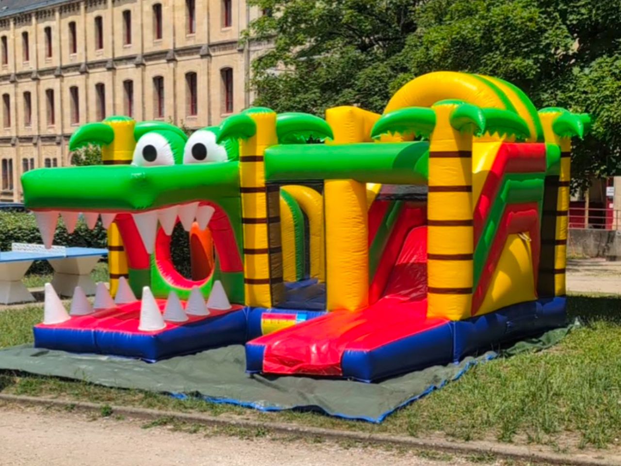 Location château gonflable crocodile Bordeaux