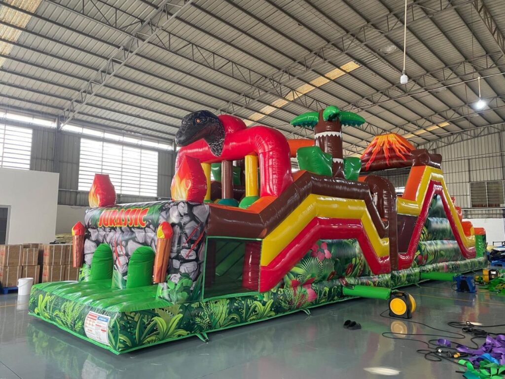 Structure gonflable géante Jurassic World 33